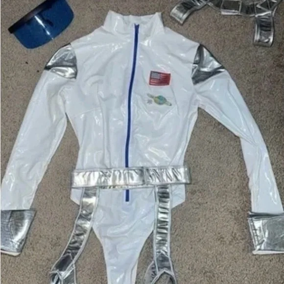 Forplay White and Silver Futuristic Women's costume - Picture 3 of 14